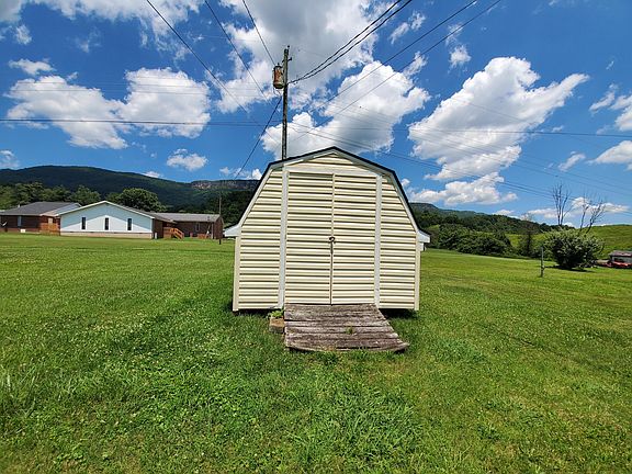 5th image of 181 Dewberry Dr