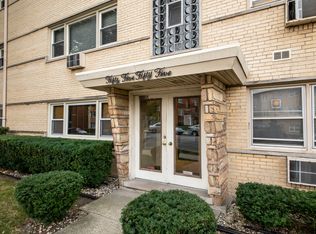 5555 W Higgins Ave #4, Chicago, IL 60630