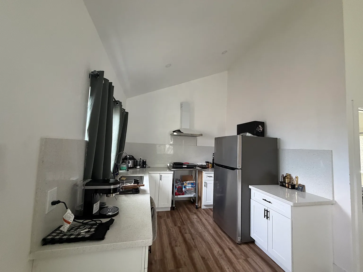 1 bed, 588 sqft, $2,400 — Photo 1