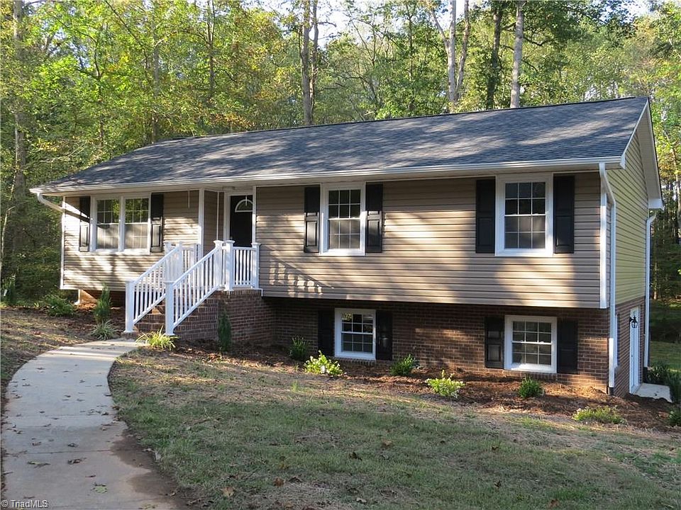 1st image of 806 Briarwood St