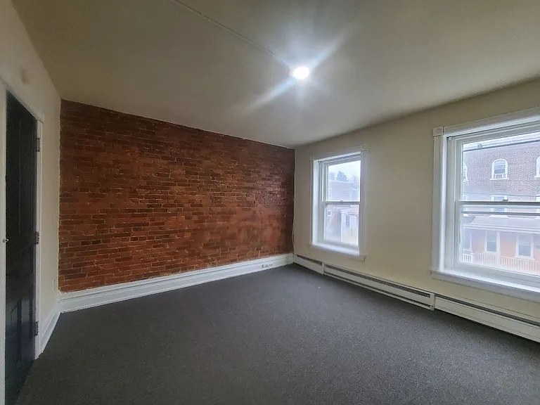 323 N Franklin St — Photo 10