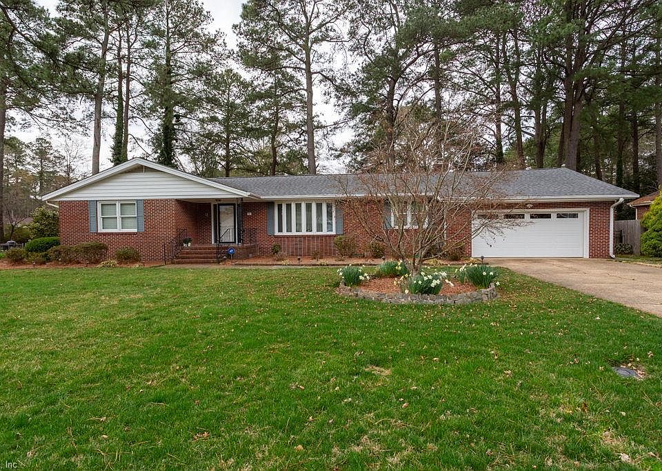 1st image of 9 Fairway Dr