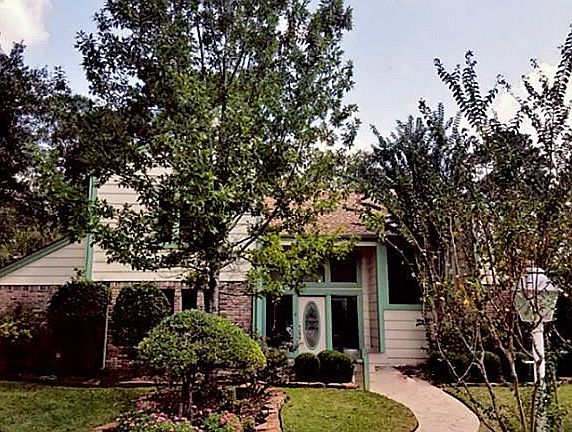 3rd image of 12507 Lakecrest Cir