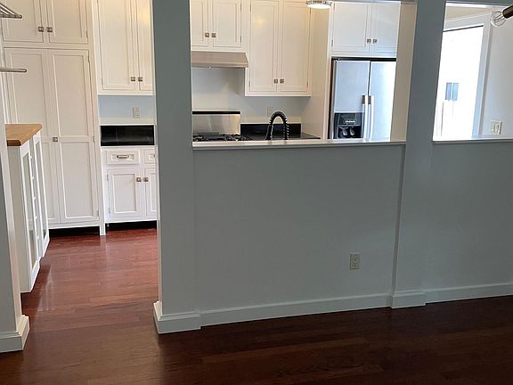 3rd image of 4561 Terrace Dr
