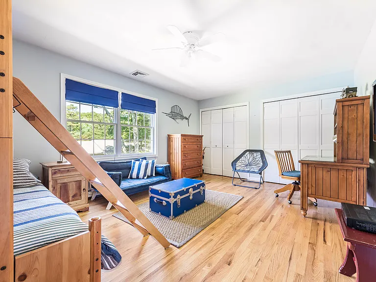 27 Edwards Ave — Photo 15