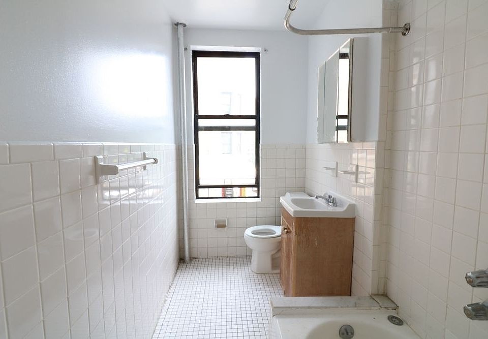 2nd image of 520 W 163rd St APT A