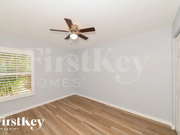 92 Stanford Rd — Photo 13