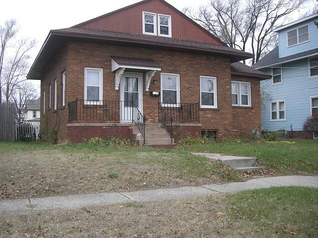 1st image of 1420 Latham Pl
