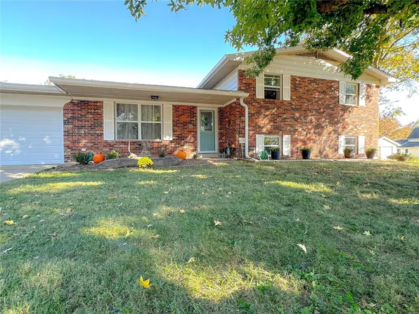 2616 Belle Mar Dr, Belleville, IL 62220