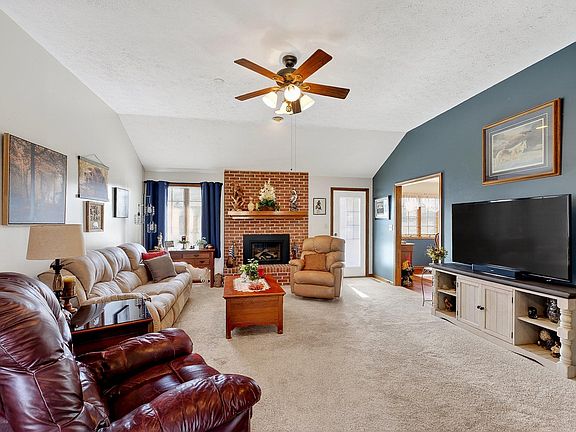 5th image of 834 Deerfield Rd