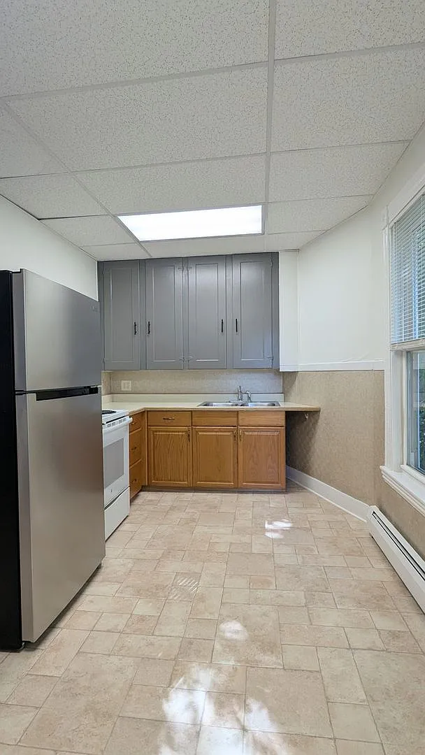 129 College Ave — Photo 2