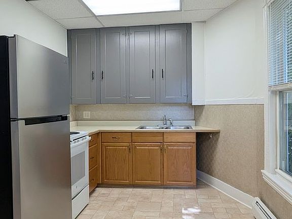 2nd image of 129 College Ave APT 1B