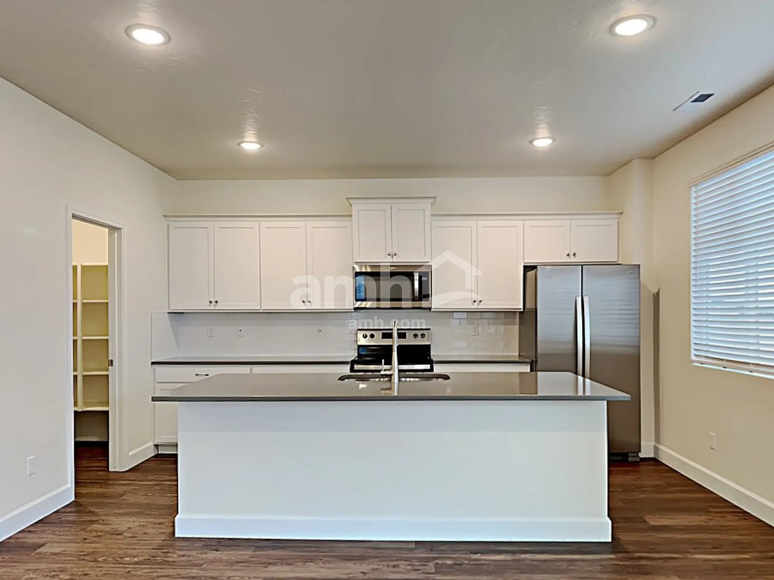 5 bed, 3.0 bath, 2651 sqft, $3,225 — Photo 4