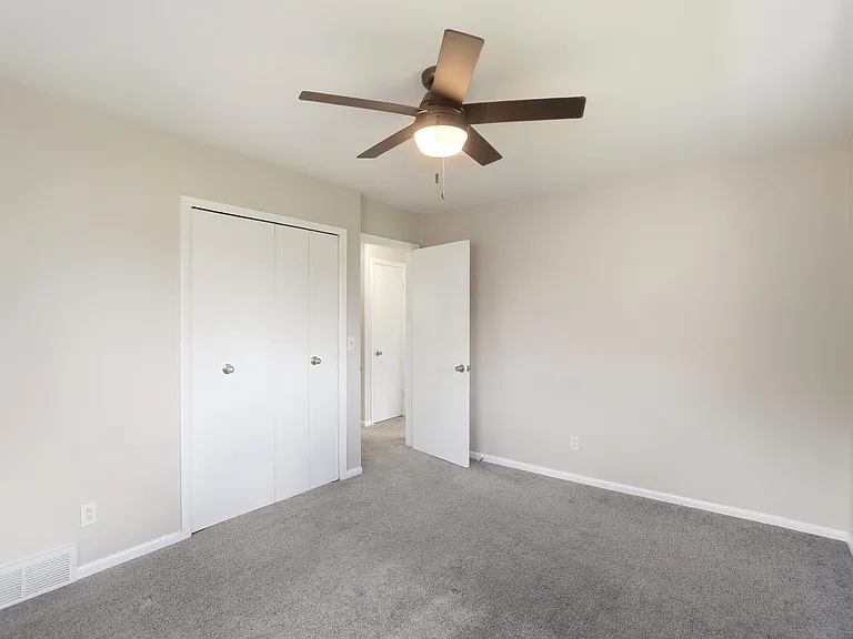 5159 Grosse Point Pkwy — Photo 19