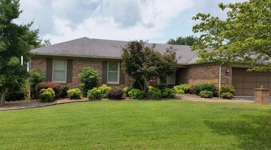 1st image of 2819 Carriage Hill Dr