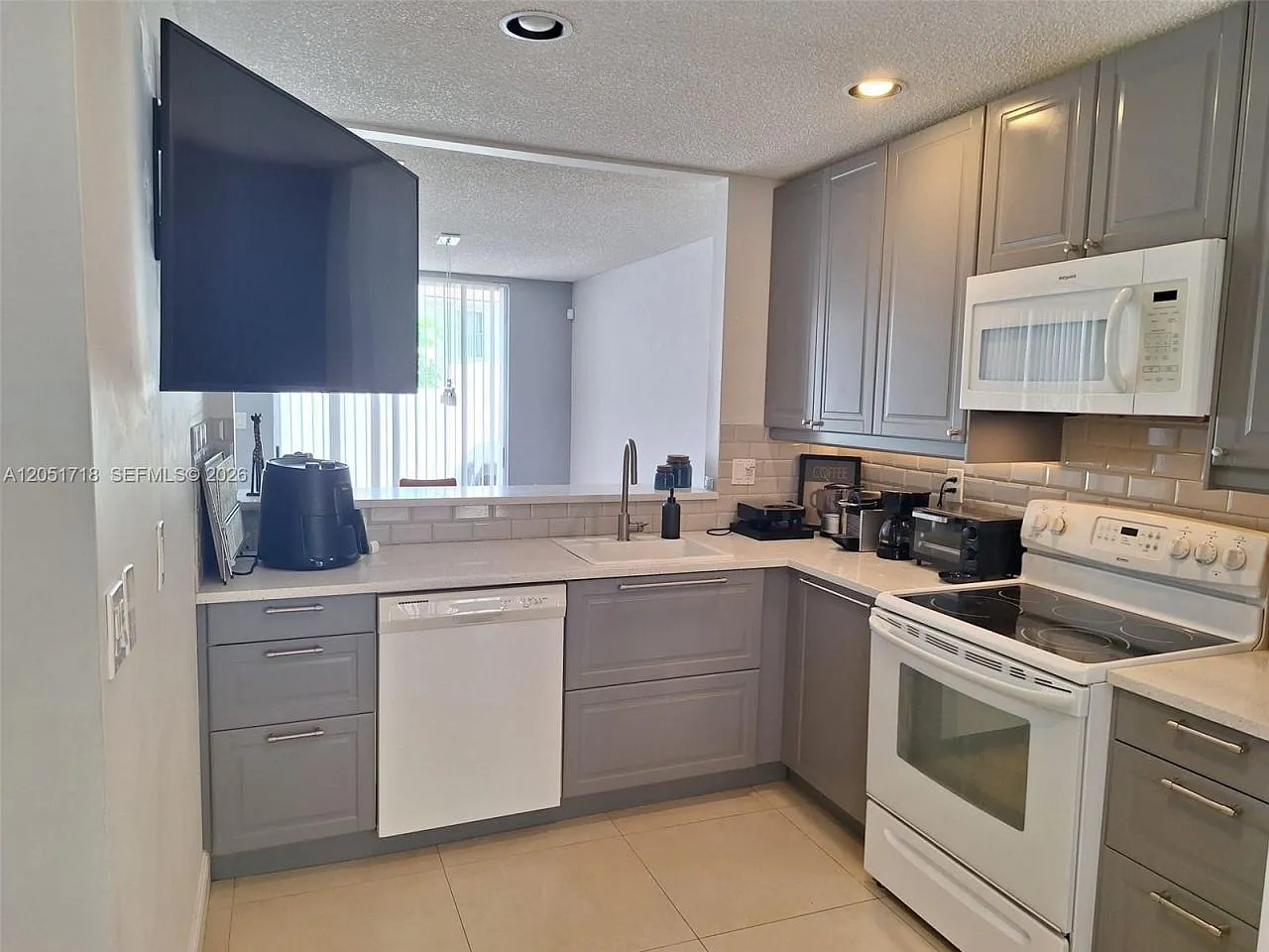3 bed, 2.5 bath, 1898 sqft, $3,850 — Photo 4