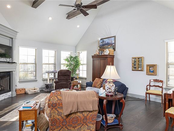 5th image of 2901 NE Doyle Dr