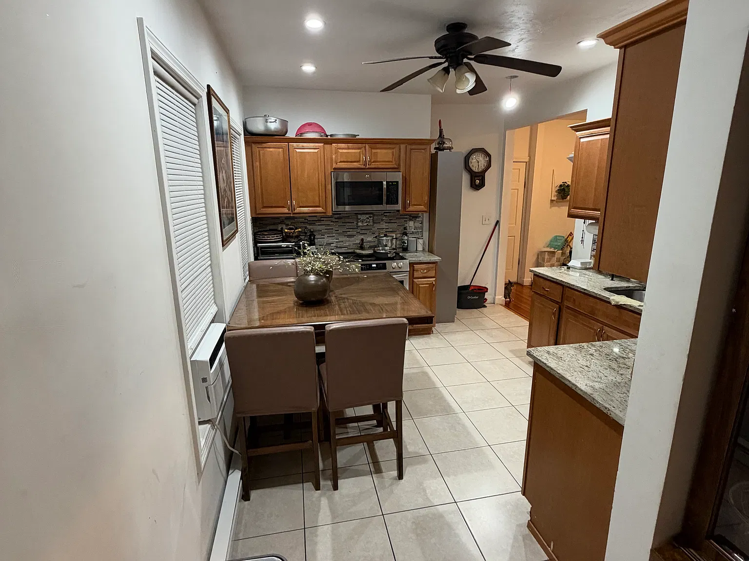 3 bed, 1250 sqft, $3,200 — Photo 3