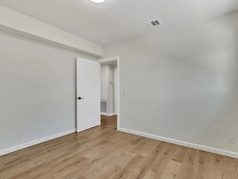 11720 Hamlin St — Photo 2