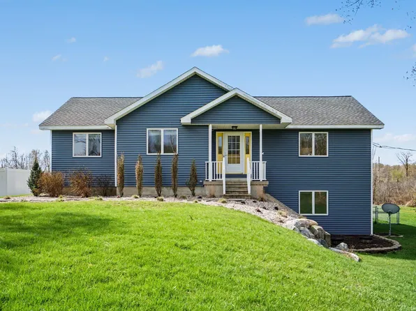 3214 7th St, Wayland, MI 49348