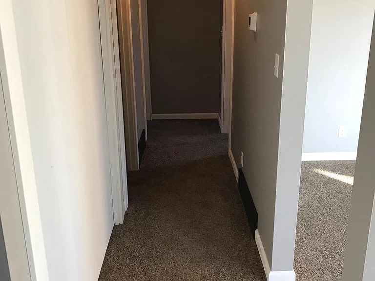 3427 E Euclid Ave — Photo 2