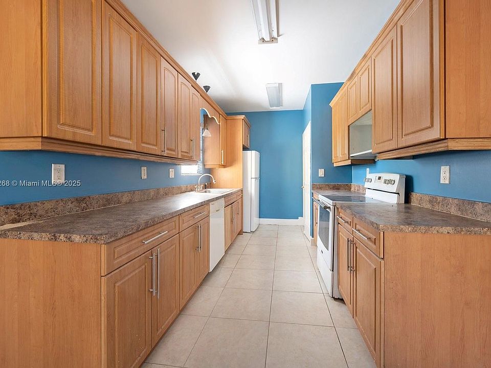 1st image of 613 Sharar Ave #1