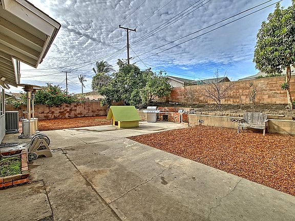 5th image of 611 W Center Ln