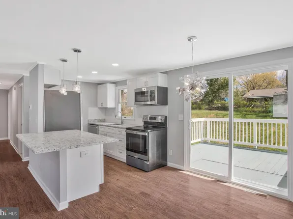 21388 S Essex Dr, Lexington Park, MD 20653