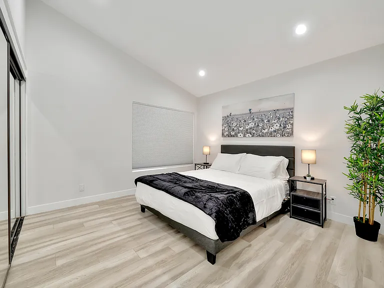 5565 Ostin Ave — Photo 39