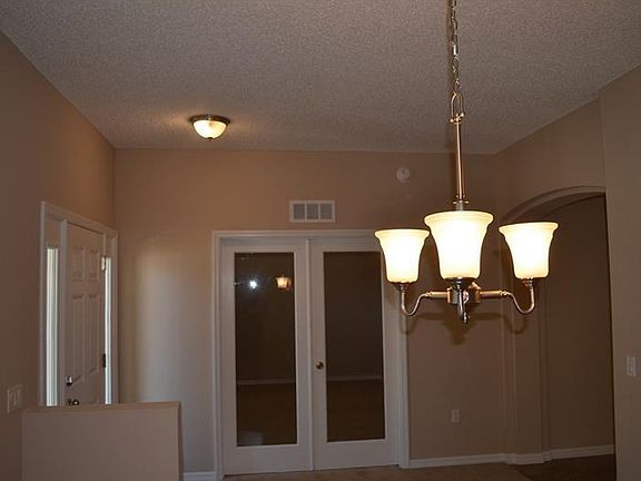 2nd image of 612 White Oak Way