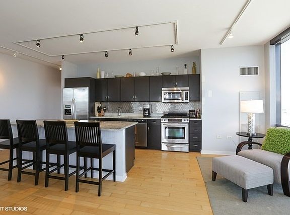 2nd image of 860 W Blackhawk St Unit 2306