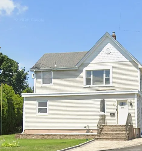 731 1st St Photo 1
