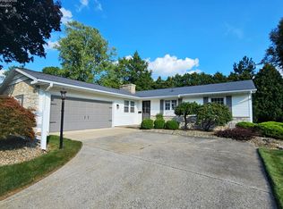 16 Breezewood Dr, Norwalk, OH 44857