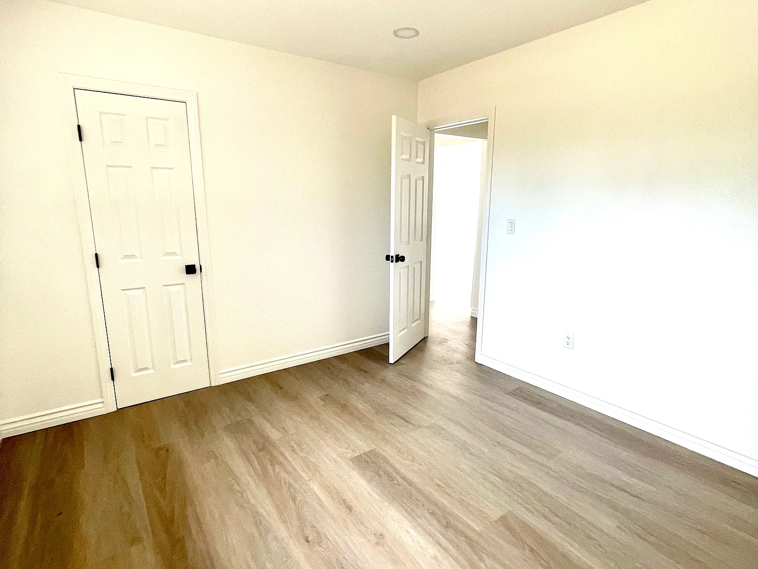 2 bed, 810 sqft, $2,400 — Photo 4