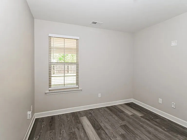1405 Switzer Cv — Photo 13
