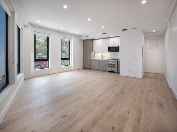 21-31 Shore Boulevard image 3 of 8