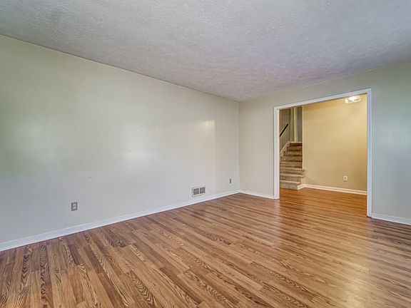 4th image of 2564 Oak Hill Dr