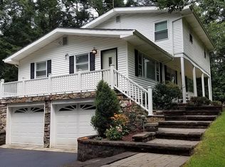 5 Ledgewood Dr, Hyde Park, NY 12538