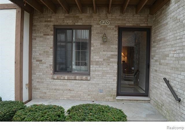 1st image of 820 Country Club Dr