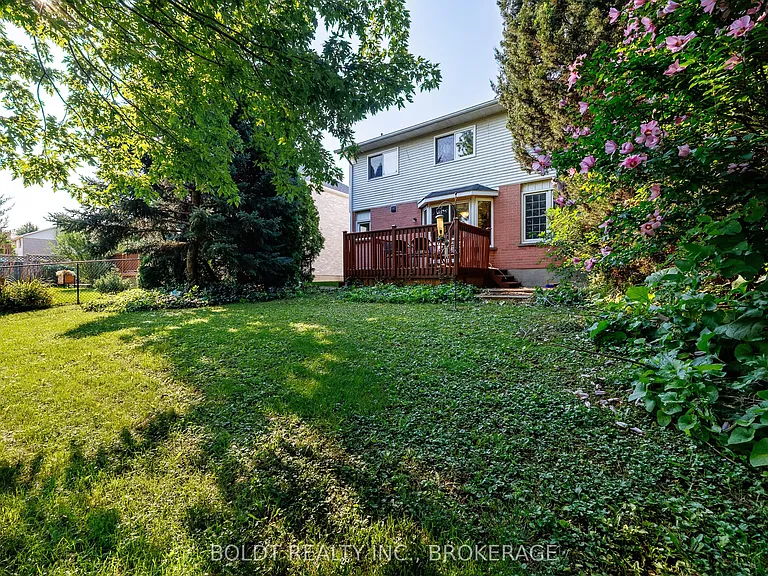 64 Carmine Cres — Photo 35