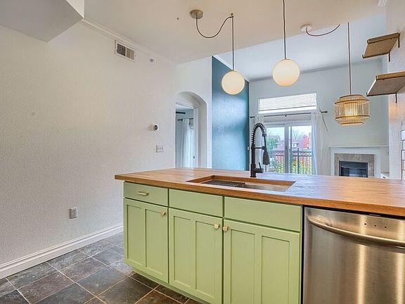 4th image of 1705 N Gaylord St #303
