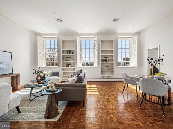 225 S 4th St APT 301, Philadelphia, PA 19106