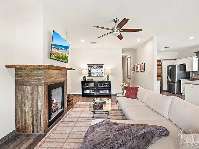 301 Dwight Ave — Photo 1