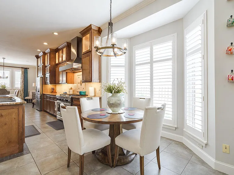 18012 Providence Ave — Photo 10