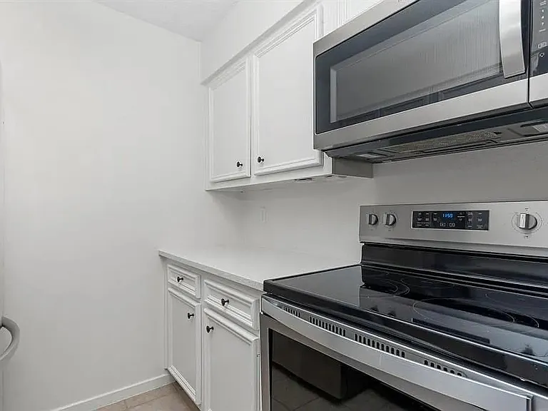 1100 Augusta Dr #3 — Photo 7