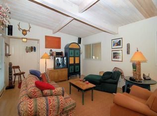 16923 Strawberry Dr, Encino, CA 91436