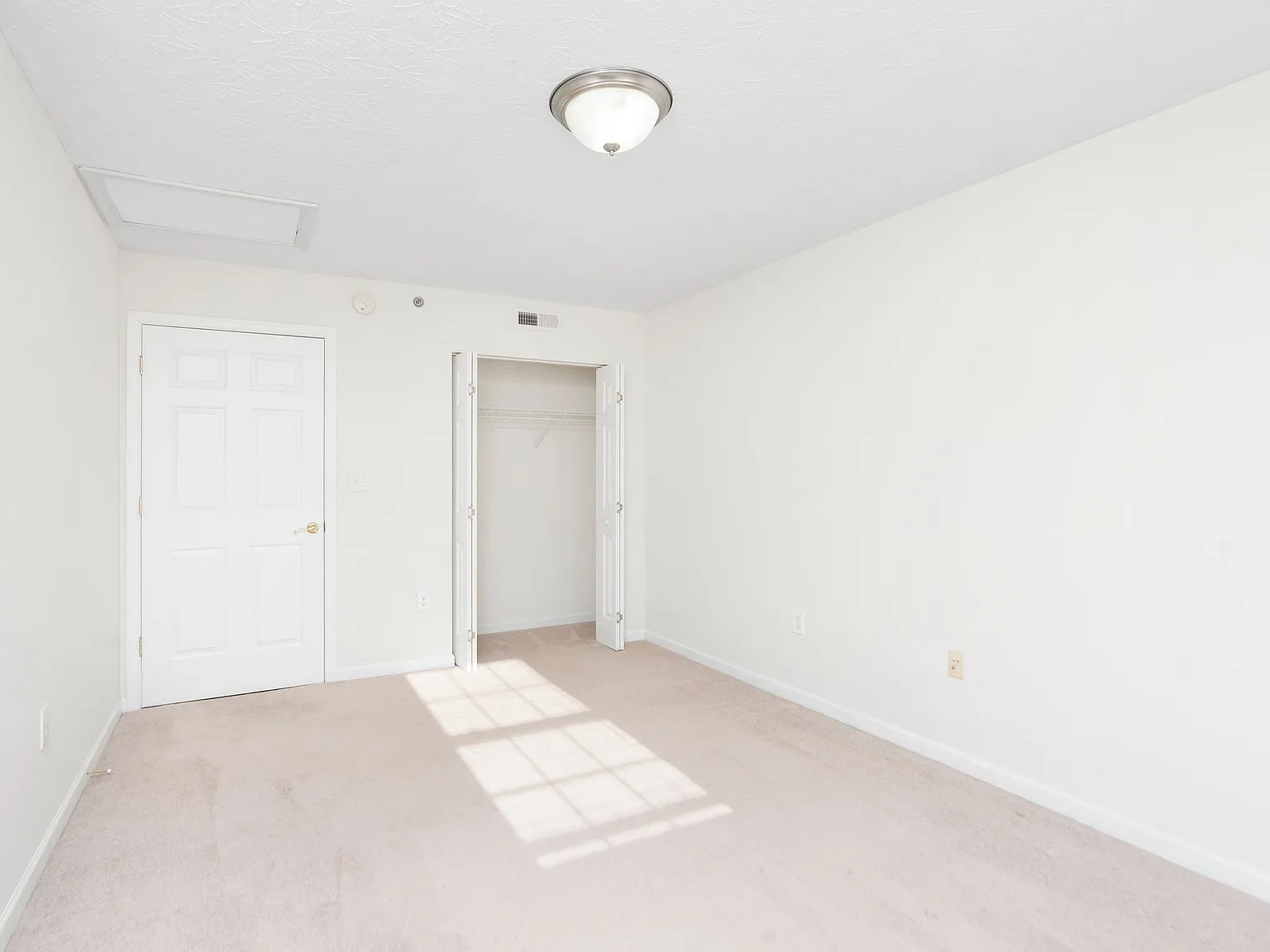 2 bed, 1356 sqft, $1,450 — Photo 3