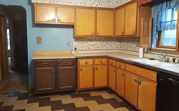 4th image of 1534 Beach Ave