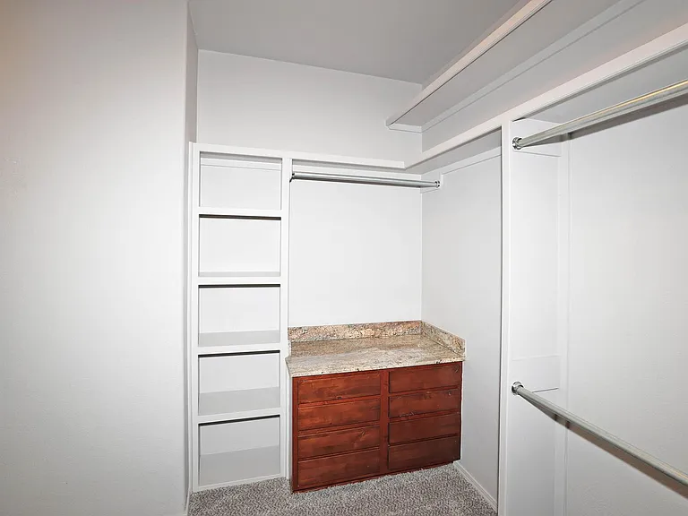 7501 Continental Pkwy — Photo 32