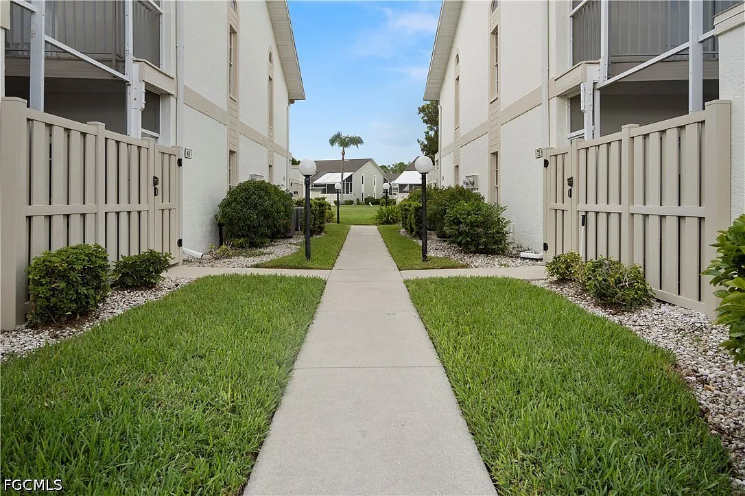 3 bed, 2.0 bath, 1279 sqft, $1,800 — Photo 4